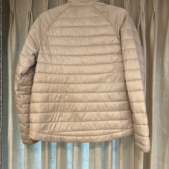 Everlane Women's Beige Puffer Jacket - Picture 2 of 3